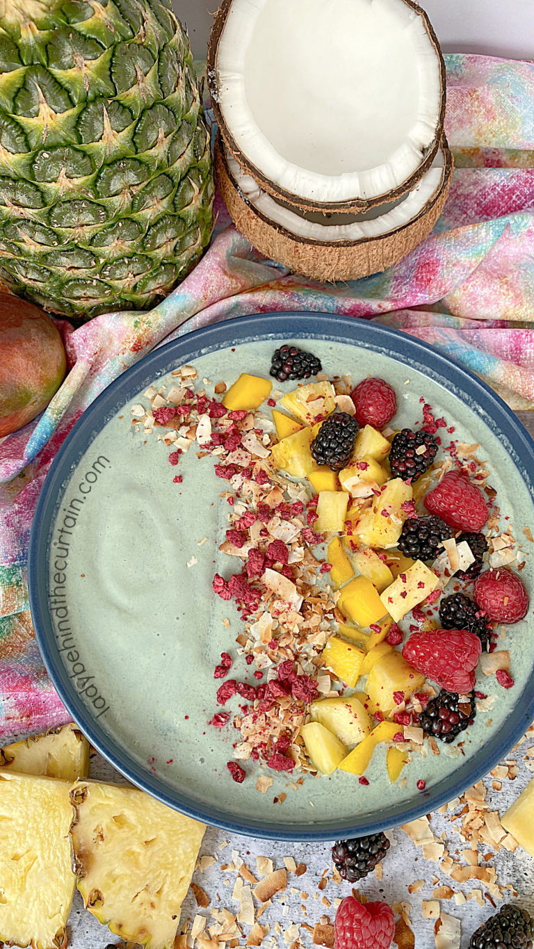 Homemade Blue Spirulina Smoothie Bowl