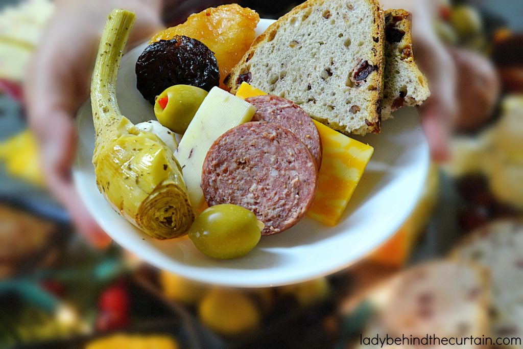 How to Build the Ultimate Holiday Charcuterie Board