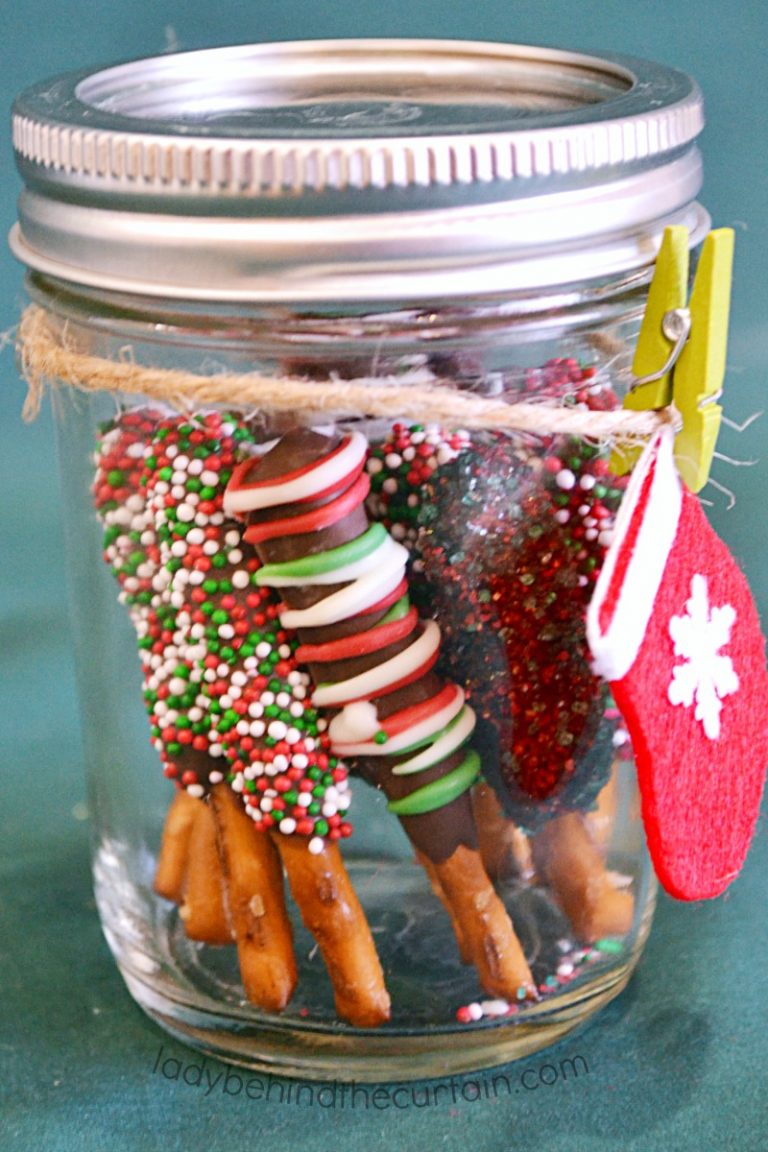 Mini Holiday Pretzel Stick Stocking Stuffers