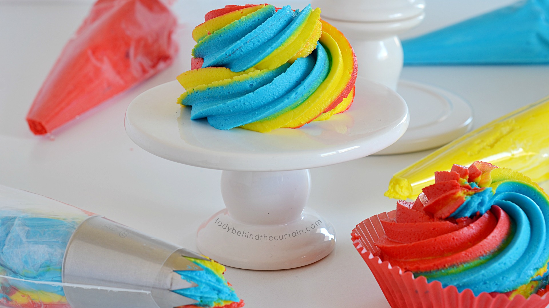 How To Swirl Multiple Colors Of Frosting