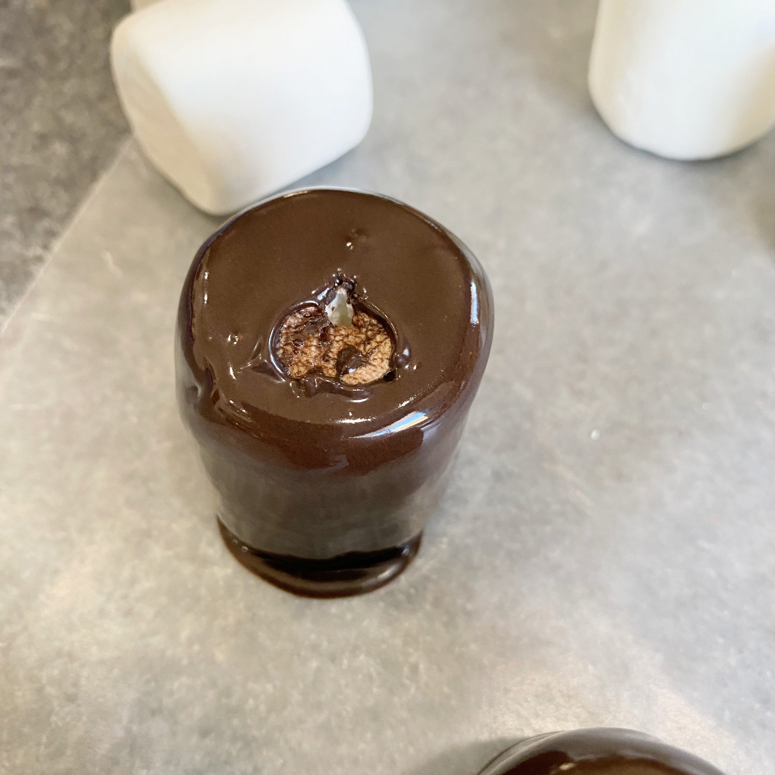 Easy Chocolate Covered Marshmallow Snowman Hat Treats