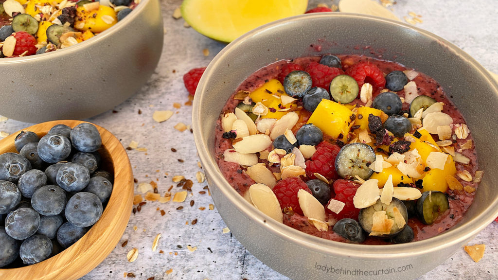 Tropical Smoothie Bowl with Toasted Topping