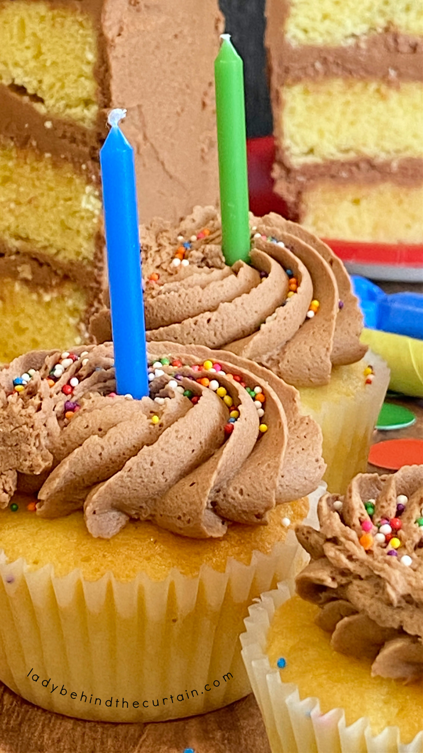 HERSHEY'S KISSES Birthday Cupcakes | Hersheyland Recipes