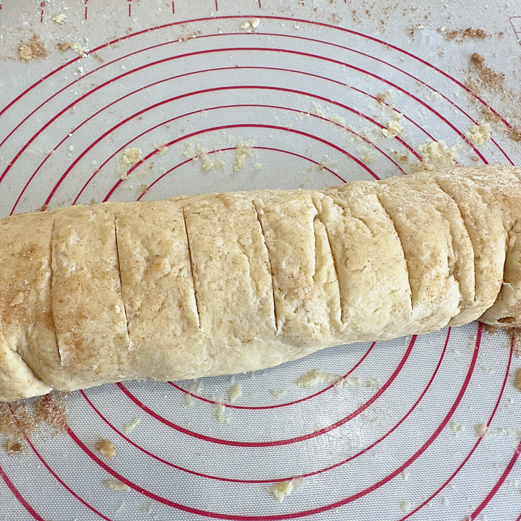 Slow Cooker Cinnamon Roll Breakfast Cake