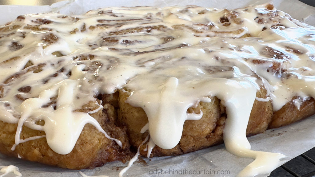 Slow Cooker Cinnamon Roll Breakfast Cake