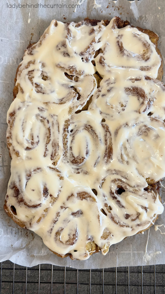 Slow Cooker Cinnamon Roll Breakfast Cake