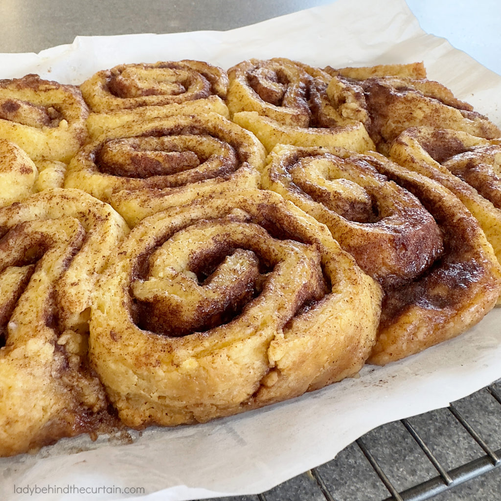 Slow Cooker Cinnamon Roll Breakfast Cake