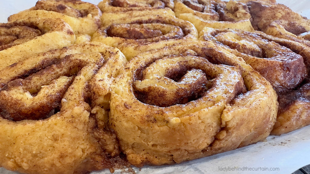 Slow Cooker Cinnamon Roll Breakfast Cake