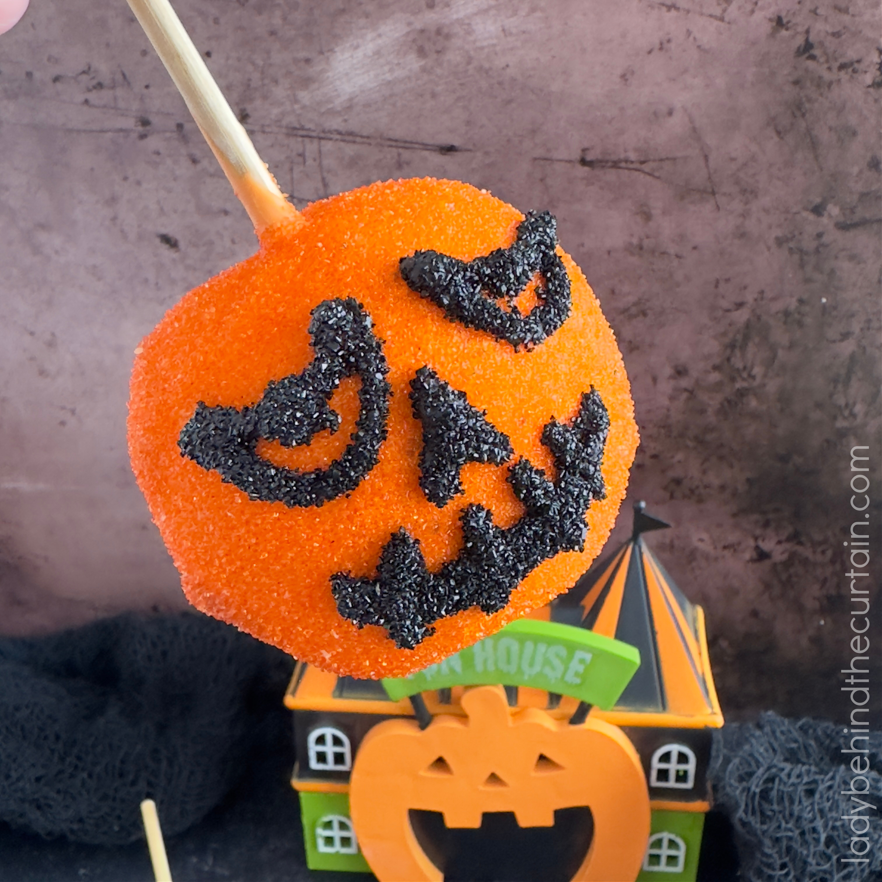 Jack-O-Lantern Caramel Apple Slice Pops