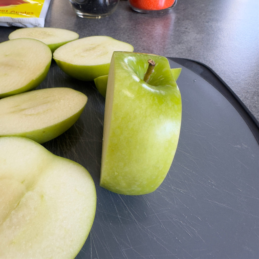 Jack-O-Lantern Caramel Apple Slice Pops