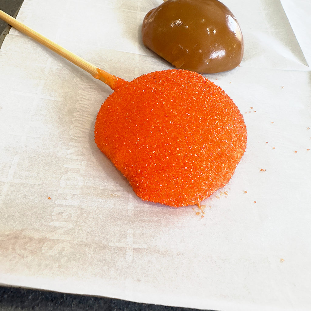 Jack-O-Lantern Caramel Apple Slice Pops