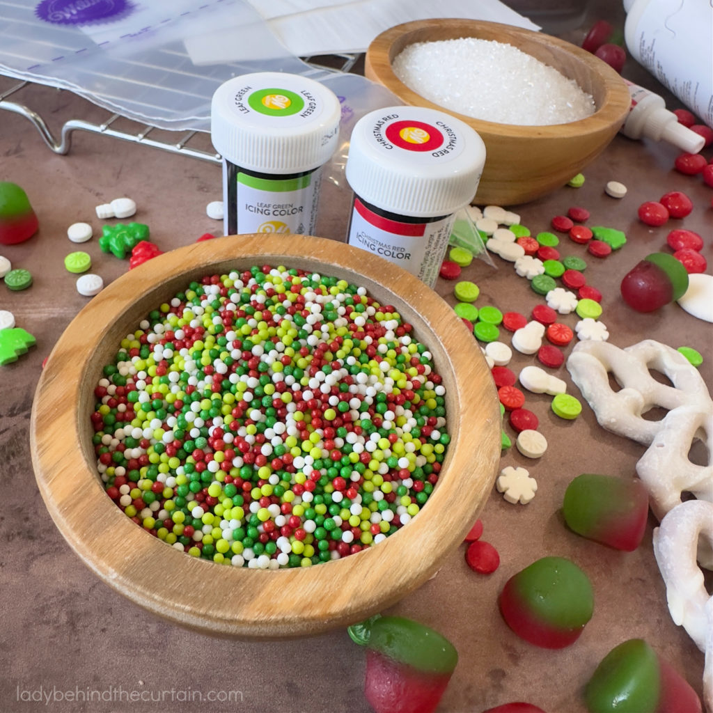 Holiday Cookie and Cake Decorating Kit